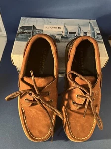 Scarpe da barca Sperry Top-Sider da ragazzo intrepide marrone sigaro taglia 2 1/2 M YB25328A nuove con scatola - Foto 1 di 7