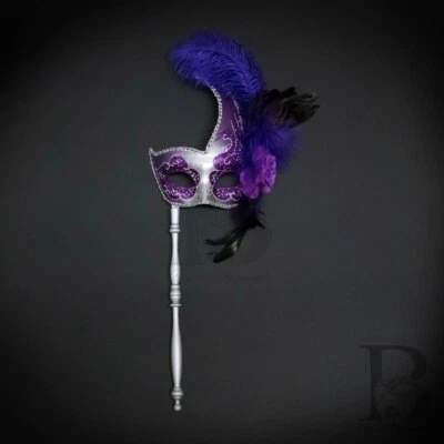 Máscara de fiesta con palo de sujeción | Máscara de pluma plateada púrpura M6131 Foto 1 de 4