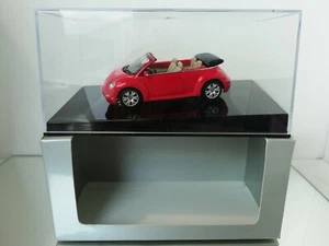 Autoart VW Volkswagen New Beetle Cabrio en rojo en caja 1:43 - Imagen 1 de 9
