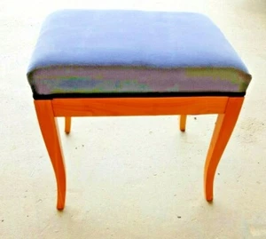 Kirschbaum Hocker massiv, Biedermeier  - Bild 1 von 6