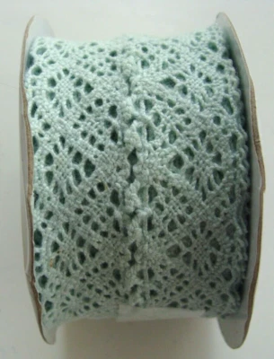 Rollo de encaje elástico de algodón verde Celebrate It 461226 1,75" w - rollo parcial Foto 1 de 4