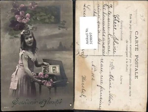 319897, ragazze con cartoline album fiori souvenir d amicizia posta - Foto 1 di 1