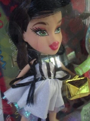 MUÑECA BRATZ JADE LOCURA METÁLICA CON ROPA + ACCESORIOS ¡GOBERNANDO LA PISTA DE BAILE! Foto 1 de 4