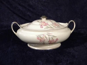 Vtg Covered Casserole Dish White with Flowers Silver Handle Rim - Picture 1 of 4
