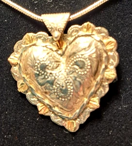 Dramatic Black Hills Gold Heart necklace gold leaf - Picture 1 of 4