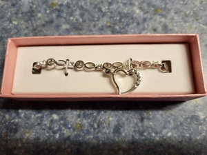 AVON-DANGLE HERZ CHARM TENNISARMBAND - NEU IN ROSA GESCHENKBOX - SILBERTON - Bild 1 von 2