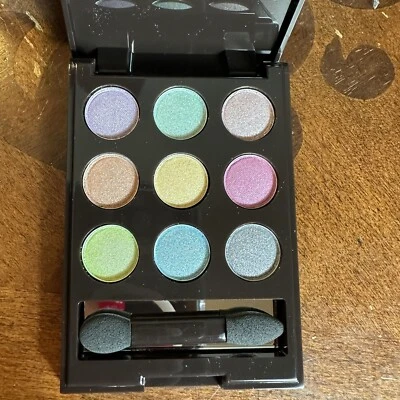Avon Mark On The Dot Eye Color Compact Pastels Eyeshadow Palette Shimmer - Image 1 of 4