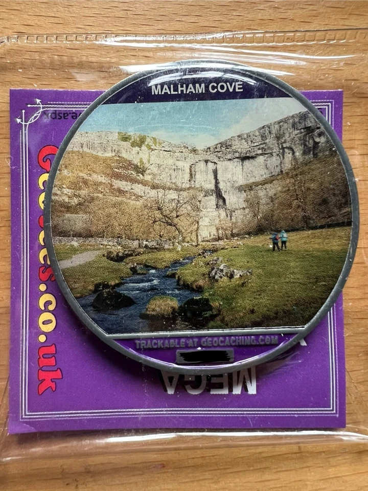 Geocoins Landschaft  Malham Cove England  - Bild 1 von 1
