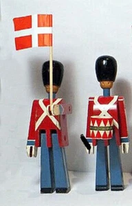 Dänemark ROyal Guard Vintage Kay Bojesen Holzspielzeug Soldaten Schlagzeuger mit Flagge - Bild 1 von 12