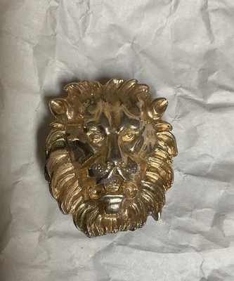Hebilla de cinturón cabeza de león Jeanne Bouchever, vintage 1981, tono dorado *solo un lado* Foto 1 de 4