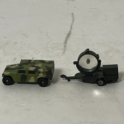 Maisto G.I. Juego de carros diecast Joe Hum V + reflector/remolque de luz puntual 1/64 Foto 1 de 4