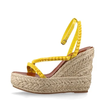 Sandalias Christian Louboutin charol suela de cuña 36 tachuelas amarillas para dama Foto 1 de 4