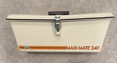 LOTE DE CAJA DE APAREJOS DE PESCA MAXI-MATE 240 (117 SEÑUELOS) "SEÑUELOS Y CAJA NUNCA USADOS" Foto 1 de 4