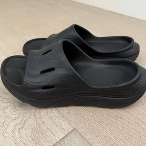 Hoka Ora Recovery 3 Größe 9 Sandalen Pantoletten Damen Schwarz Top Zustand - Bild 1 von 6