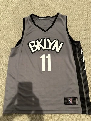 Camiseta deportiva Nike X Brooklyn Nets Statement BKLYN Swingman Kyrie Irving para hombre mediana Foto 1 de 4