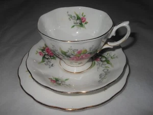 VINTAGE ROYAL ALBERT LILY OF THE VALLEY BONE CHINA Trio cup saucer plate - Picture 1 of 11