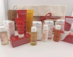 Clarins Set Reinigungs Set für's Gesicht und Körper mit Tasche zum Testen /Reise - Bild 1 von 7