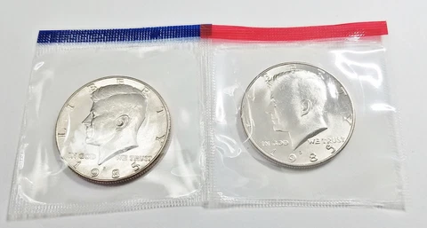 1985 P & D Kennedy Half Dollar Set (2 Coins) *MINT CELLO*  **FREE SHIPPING** Cover