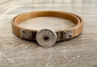 Antique QUEEN Tension Wheel 4" Wood Embroidery Hoop Felt Lined. Needlepoint RARE - Image 1 of 4