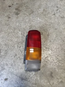 Luz trasera izquierda pasajero Jeep Cherokee XJ 97-01 OEM 55155609 (PB00) - Imagen 1 de 11
