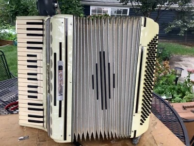 Acordeón Camerano hecho por Scandalli en Italia Foto 1 de 4