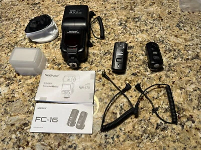 Neewer  NW670 VK750II Shoe Mount Flash - Image 1 of 4