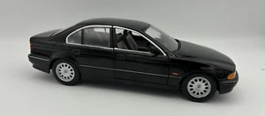 PAUL'S MODEL ART 1:24 BLACK BMW 5 SERIES SALOON E39 5ER REIHE MINICHAMPS CAR - Picture 1 of 8