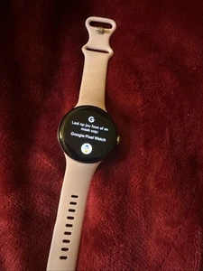 Google Pixel Watch 3 41mm Silver Aluminum w/ Pink Sport Band (GPS) - Excellent - Photo 1 sur 2