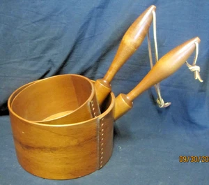 ARTÍCULOS DE MADERA ANTIGUOS Frye’s Measure Mill (2) Cucharas de madera con mango Piggins - Imagen 1 de 4