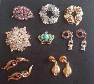 Vintage Jewelry Lot (5 Pins & 3 Clip-on Erraing Sets) - Picture 1 of 1