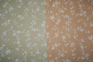 Weiße Silhouette Blume & Ranken Design Stoff Creme/Pfirsich Nähen Quilten 18 x44" - Bild 1 von 5