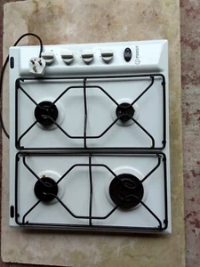 INDESIT GAS HOB.4X RINGS.WHITE CERAMIC. - Picture 1 of 3