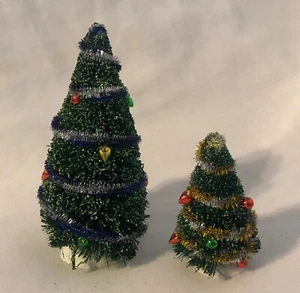 Departamento 56 Pinos de Navidad Decorados Pueblo Accesorio Adornos Verdes - Imagen 1 de 4