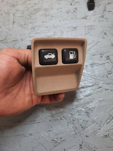 2000 Lincoln LS Jaguar Parchment Tan Gas Hatch & Trunk Release Button Switch OEM - Picture 1 of 3