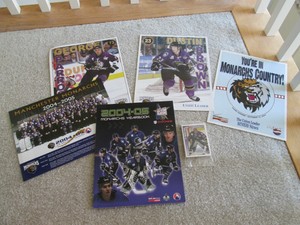 2004-05 Manchester Monarchs (AHL) Team Yearbook 18 signatures card set classic