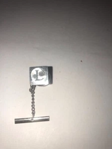 Vintage tie pin/brooch with drop chain, silver tone & letter L (153) - Picture 1 of 1