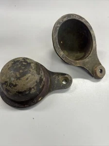 TAZAS DE LATÓN DE BILLAR VINTAGE PAR DE TAZAS BILLAR PISCINA CUEVA TACO SALA DE BILLAR FUNDIDO - Imagen 1 de 8