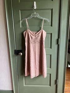 e-klah Kleid Dusty Pink Cottage Boho bestickt Baumwolle komplett gefüttert Neu ohne Etikett Gr. L - Bild 1 von 11