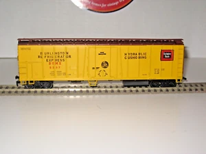 Athearn HO Scale Burlington 50' Outside Braced Reefer Box Car - Item #CCHO965 - Picture 1 of 6