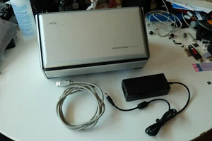 Fujitsu ScanSnap S1500 duplex sheetfed document scanner w/ AC adapter - Afbeelding 1 van 5