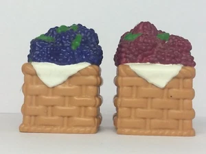 Salt & Pepper Shakers Collectible Picnic Basket Berries Hard Plastic 2" Vintage - Picture 1 of 5