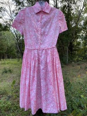 复古 60 年代 70 年代粉色和白色雪纺娃娃连衣裙小号拉链小号 — 第 1/4 张图片