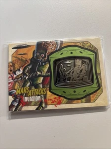 2013 Mars Attacks Invasion Destroying A Dog Medallion Relic MM-15 - Picture 1 of 3