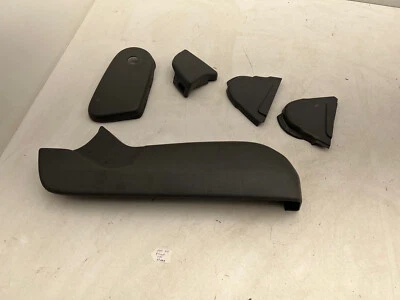 Cubierta del panel de ajuste del asiento delantero derecho Nissan NV 2500 2012-2020 OEM. Foto 1 de 4