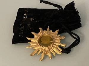 Champagne Widow Cliquot La Grande Dame Advertising Sun Brooch - Picture 1 of 7