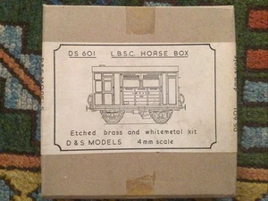 D & S 4mm 4mm OO Gauge Brass & White Metal LBSC Horse-box Kit DS 601 Unmade - Picture 1 of 2