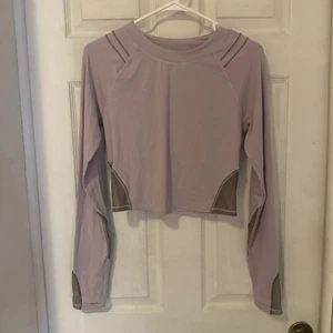 Athleta Ignite Top Shasta Purple/Bluff Gray Cropped Activewear Size Medium - Picture 1 of 4