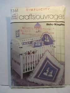 Patrón Simplicity Crafts 7361 Parachoques para Bebé Sábana Almohada Edredón Polvo Volantes Juguete - Imagen 1 de 8