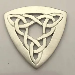 MJG PLATA DE LEY. PULSA DE GUITARRA CELTIC KNOT TRIQUETRA. ESTILO 1. - Imagen 1 de 3