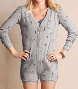 Lands End gray long-sleeved romper with a skier pattern. Pajama Large - Picture 1 of 8